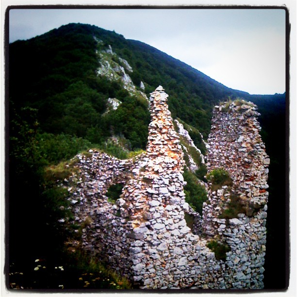 Ostrý Kameň Castle (sk) @ 576m. It was also the high point of the weekend weather. [pic]