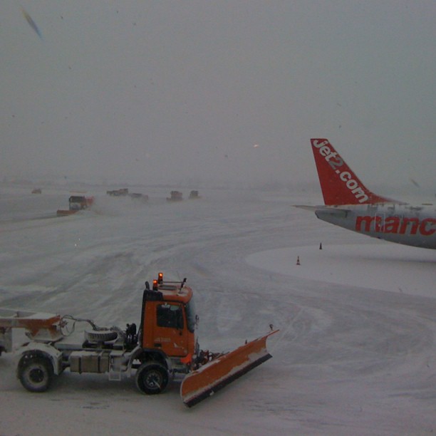 Watching fourteen snowploughs at work at Prague airport.