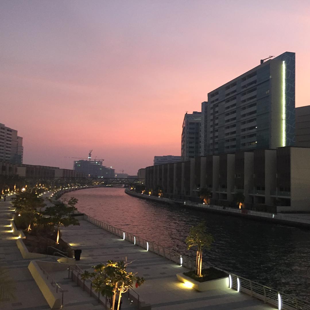 Red sky at night. #inabudhabi #nofilter