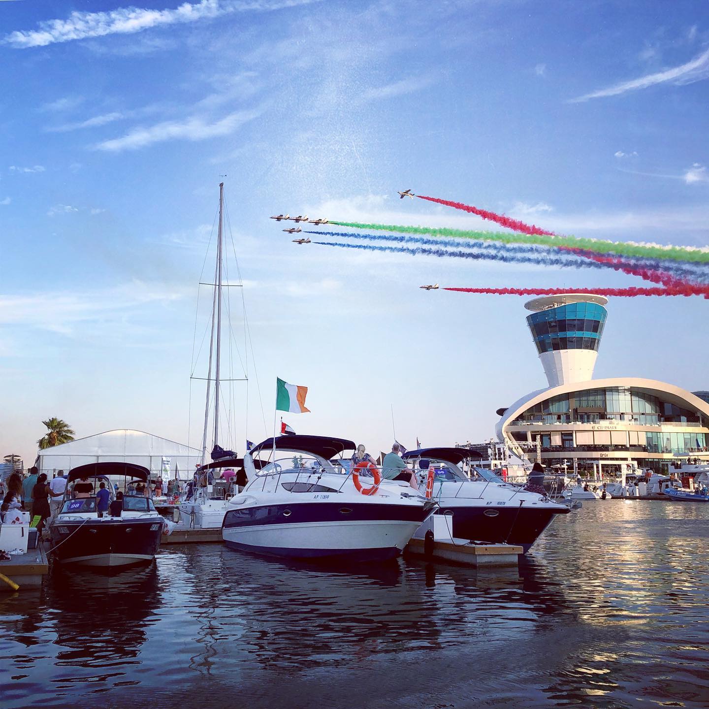 Amazing Al Forsan air display over Yas Marina before qualifying today. #abudhabigp #inabudhabi