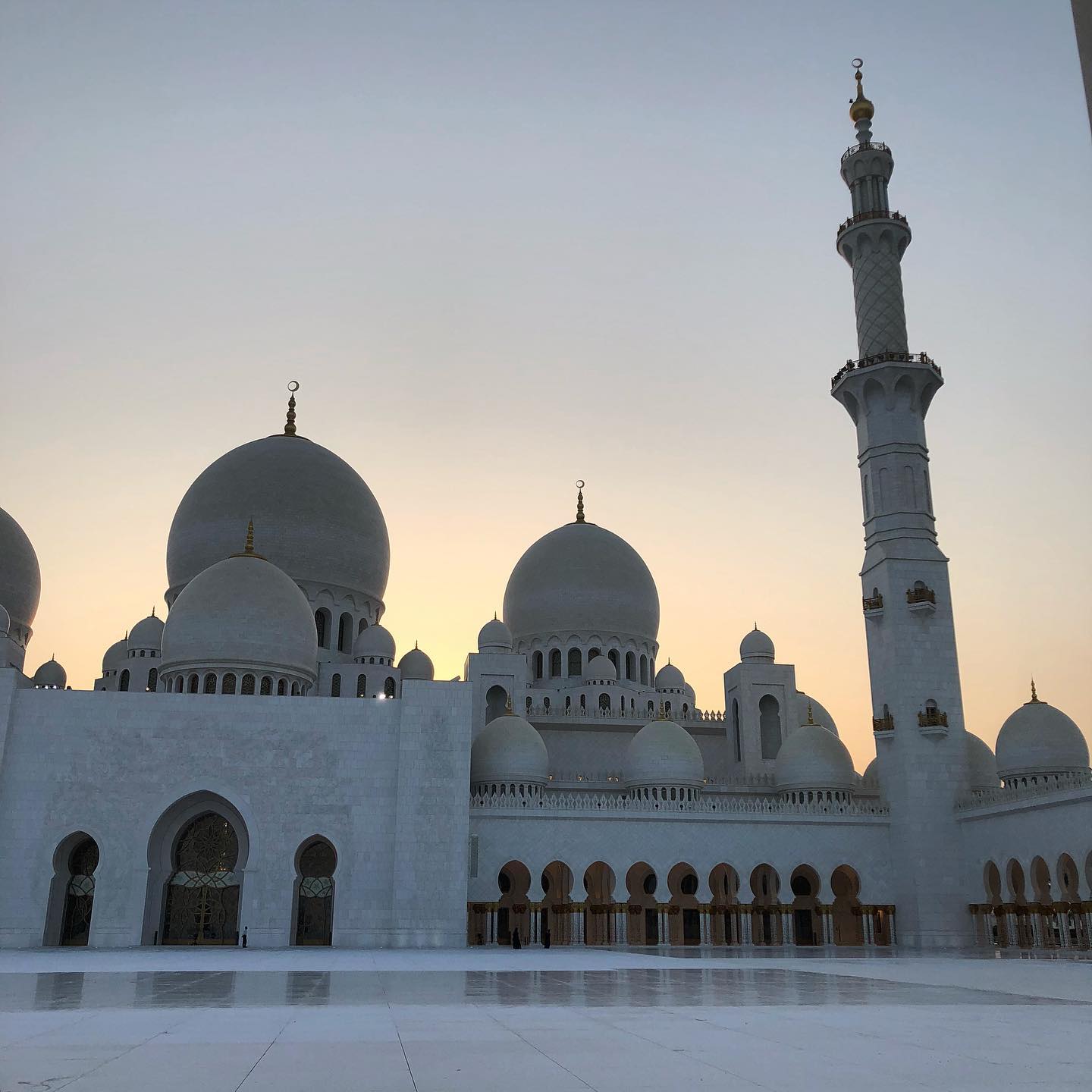 Sunset at the Grand Mosque Abu Dhabi.